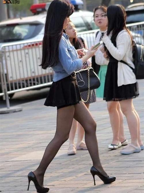 街拍丝袜高跟肉丝短裙,街拍丝袜高跟、肉丝短裙，展现时尚魅力