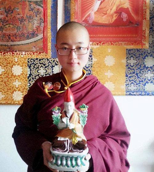 古代女子出家剃发视频,穿越时空的出家印象